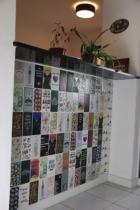 Painel sob balcão americano revestimento cerâmico especial Artens Retro colorido Painel sob balcão americano revestimento cerâmico especial Artens Retro colorido visão geral