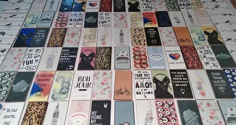 Revestimento ceramico parede desenhado com mensagem Artens Revestimento cerâmico parede desenhado com mensagem Artens retro painel