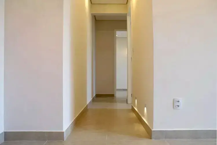 Sala com porcelanato Portinari Detroit Off White Acetinado Retificado