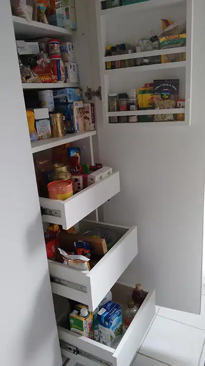 armário de cozinha tipo despensa projeto de armário de cozinha tipo despensa com prateleiras e gavetas